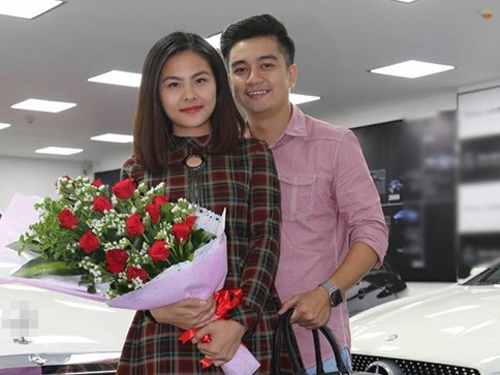 Van Trang va ban trai Viet kieu to chuc dam hoi hinh anh