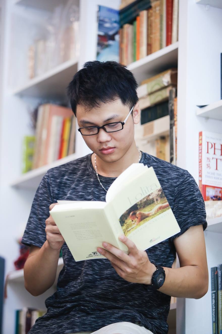 Book Nest là điểm đến yêu thích của blogger Thỏ Bảy Màu. Không chỉ đến đây mỗi ngày để đọc sách, anh còn có thú vui đến  để đăng những câu chuyện vui của mình lên trang mạng.