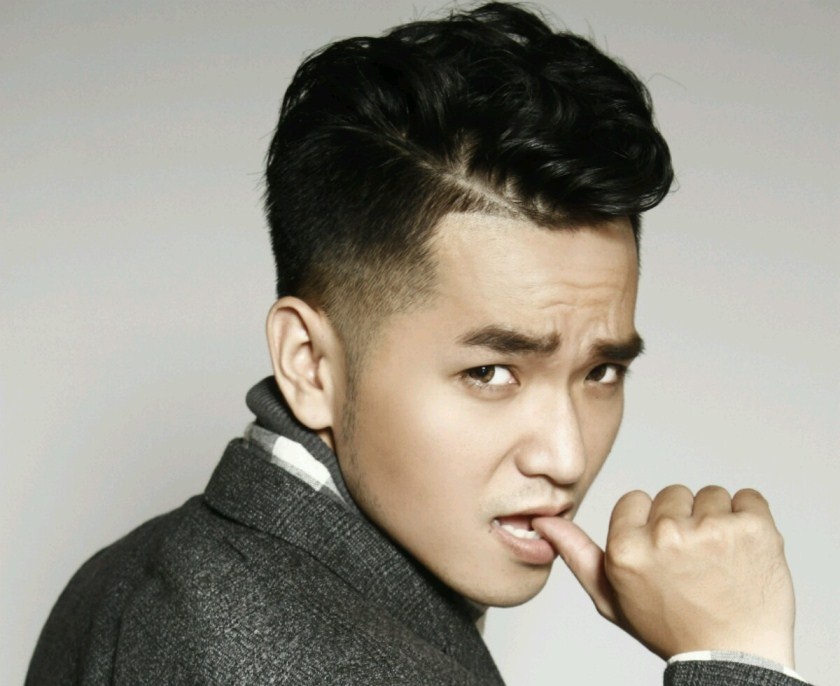 Pham Hong Phuoc bat tay tac gia 'That bat ngo' hinh anh