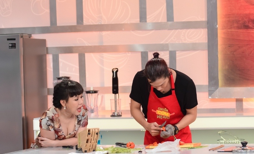 Viet Huong bi thi sinh tu choi hon tren truyen hinh hinh anh