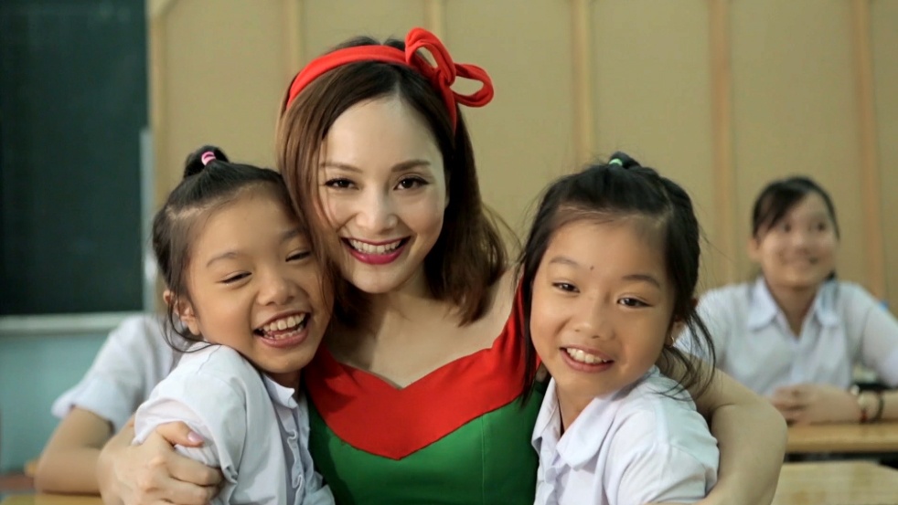 Lan Phuong ra MV nhac don Giang sinh hinh anh