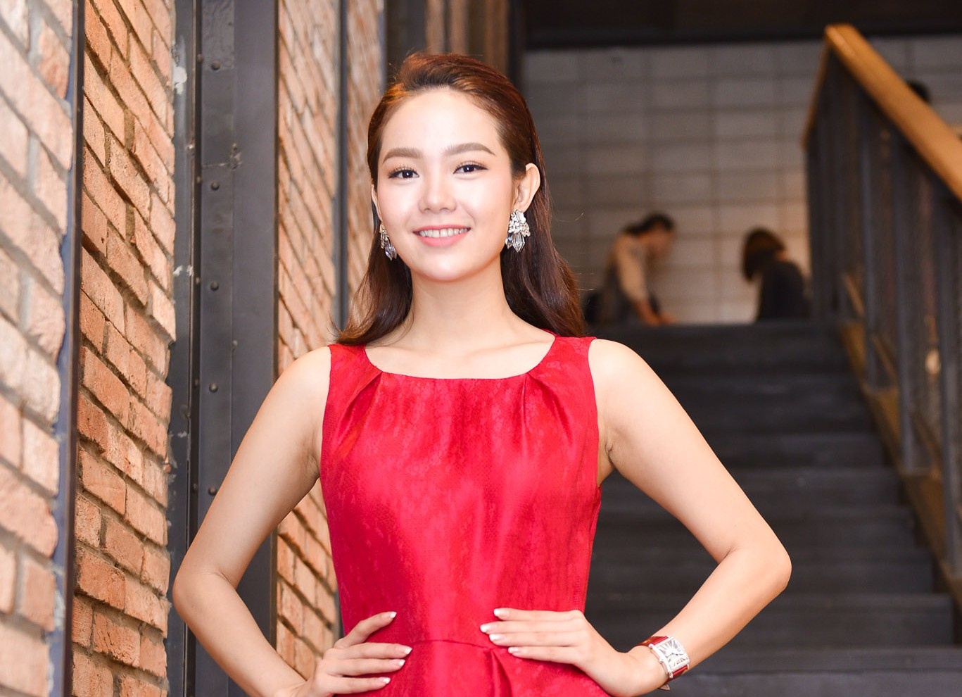 Minh Hang: 'Gap su co vi quen khoi dong he thong chong trom' hinh anh