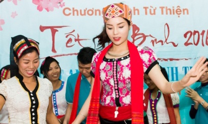 Ky Duyen mac trang phuc dan toc Thai nhay sap hinh anh