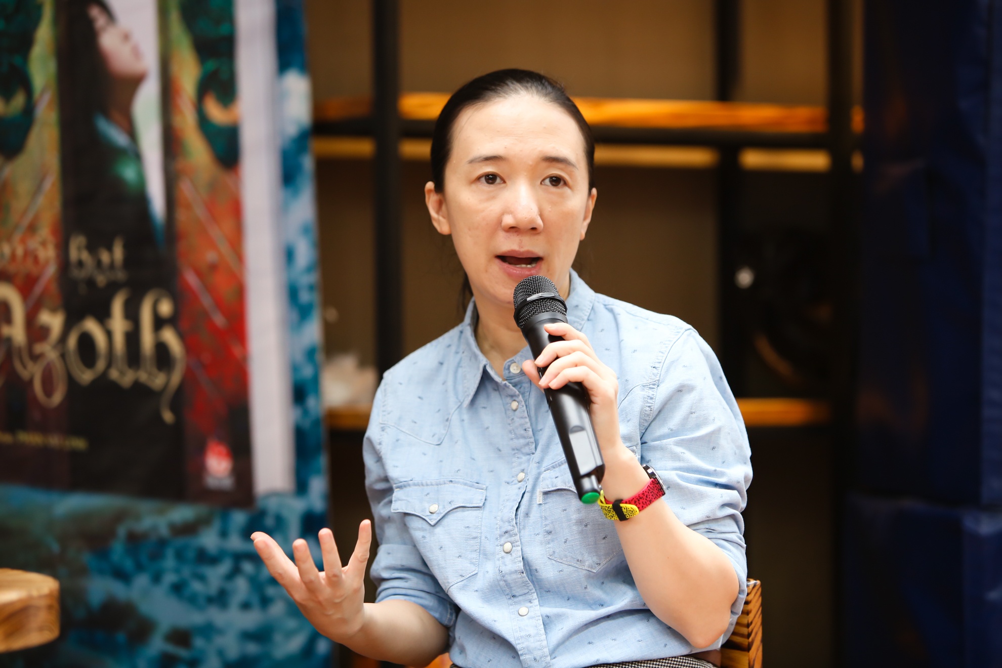 Nha van Phan Hon Nhien chia se ve truyen fantasy hinh anh