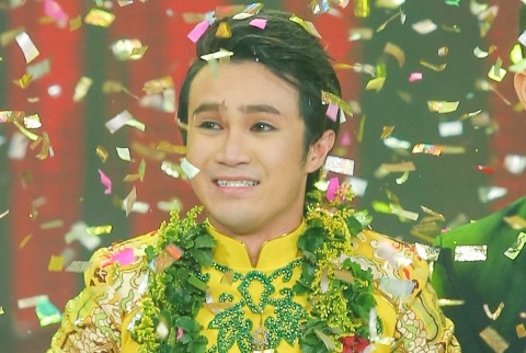 Huynh Lap uong dau hoa, chay mau tay trong Cuoi xuyen Viet hinh anh