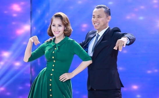 Khanh Thi tai hop Chi Anh tren ghe nong hinh anh