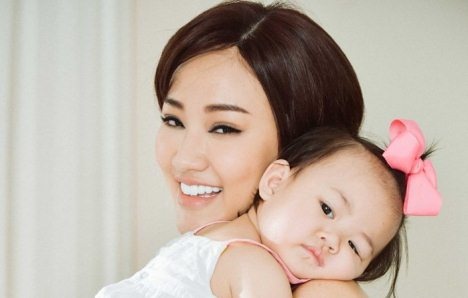 Maya ke lai hanh trinh lam me don than trong MV moi hinh anh