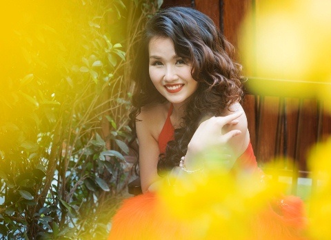 Vo Ha Tram ra mat MV soi dong don Tet hinh anh