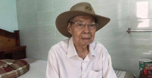 Dao dien 'Ong co van' bi hon me sau hinh anh