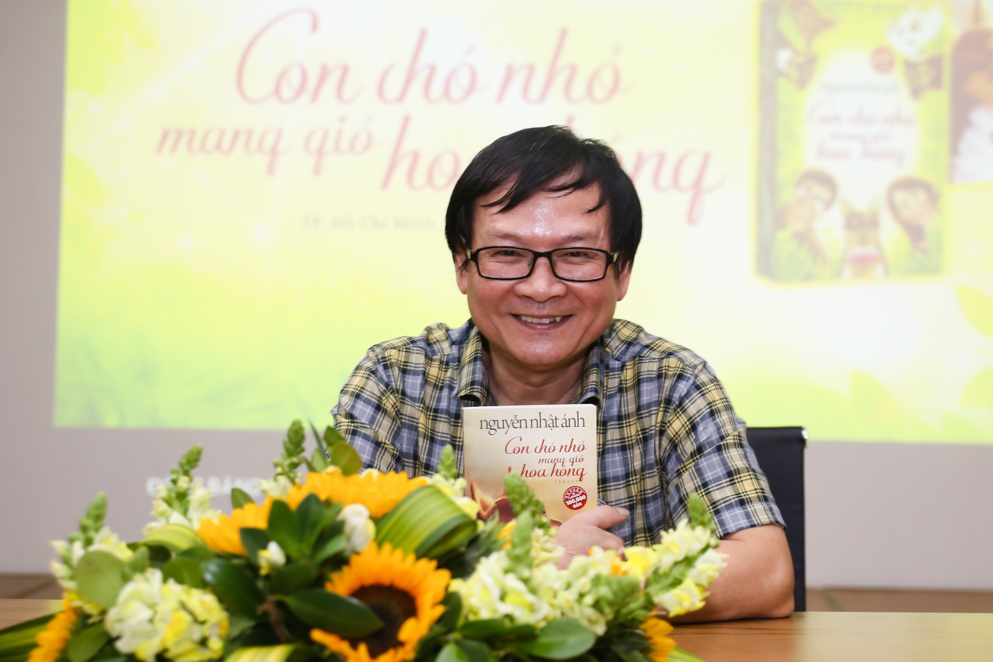 Nha van Nguyen Nhat Anh: 'Ai noi xau, toi chi cuoi cho qua' hinh anh