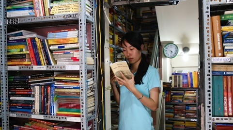 Tiem sach doc mien phi cua ong Can o Sai Gon hinh anh