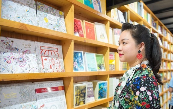 Duong sach TP HCM dip 8/3 co gi vui? hinh anh