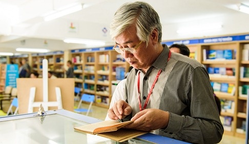 Dau gia sach va vat pham quy thuong xuyen tai TP HCM hinh anh