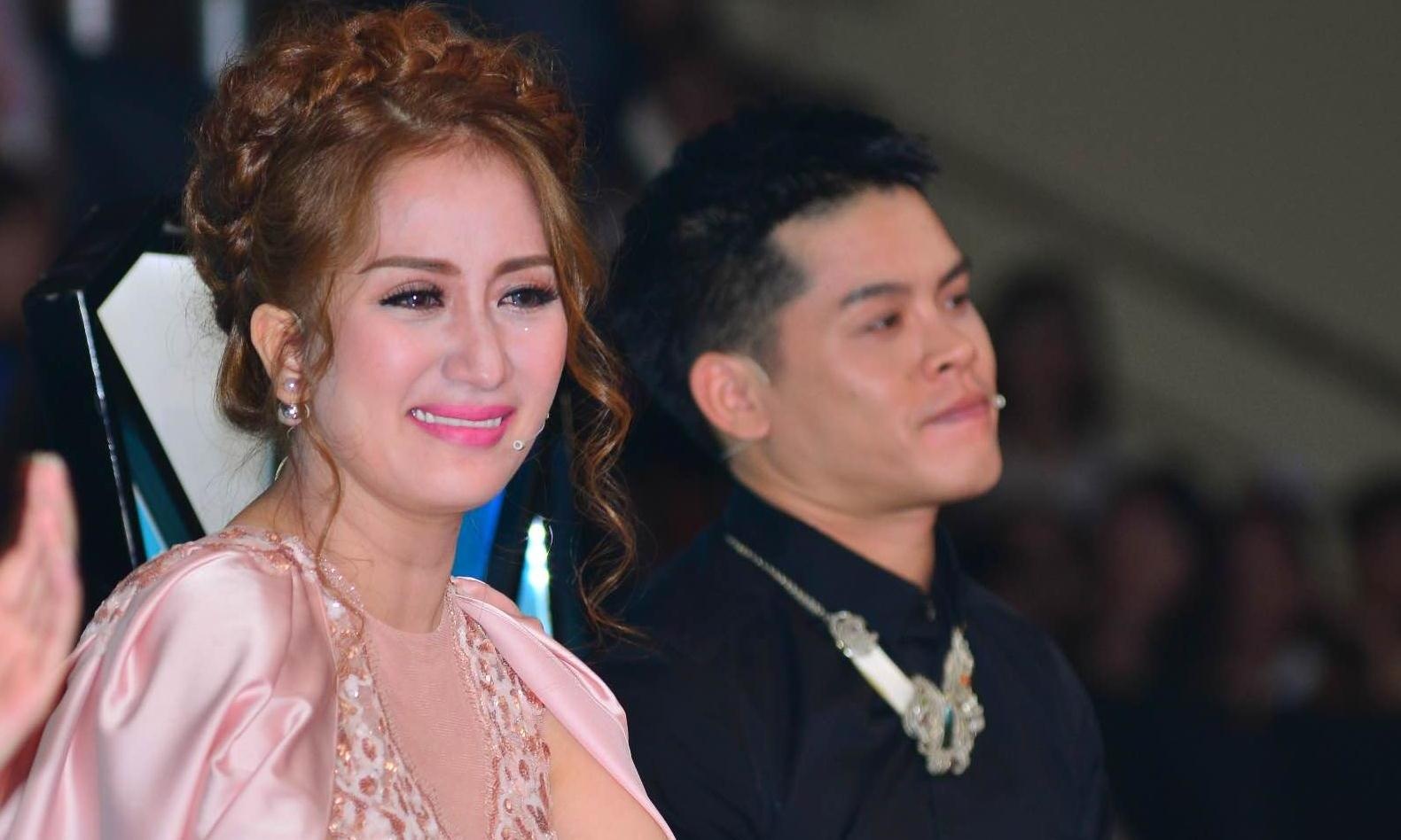 Khanh Thi khoc khi noi ve tinh cam 7 nam qua voi Chi Anh hinh anh