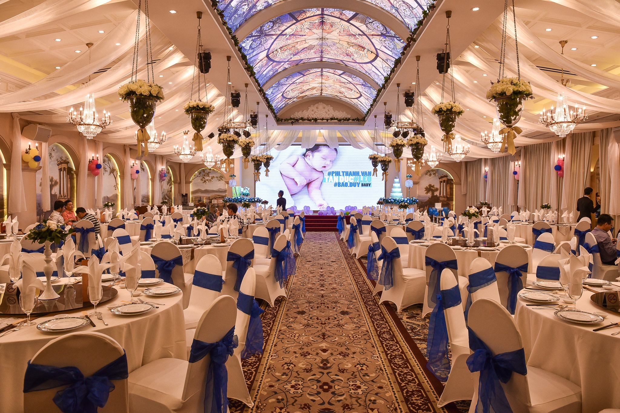 Phi Thanh Van lam day thang cho con trai anh 1