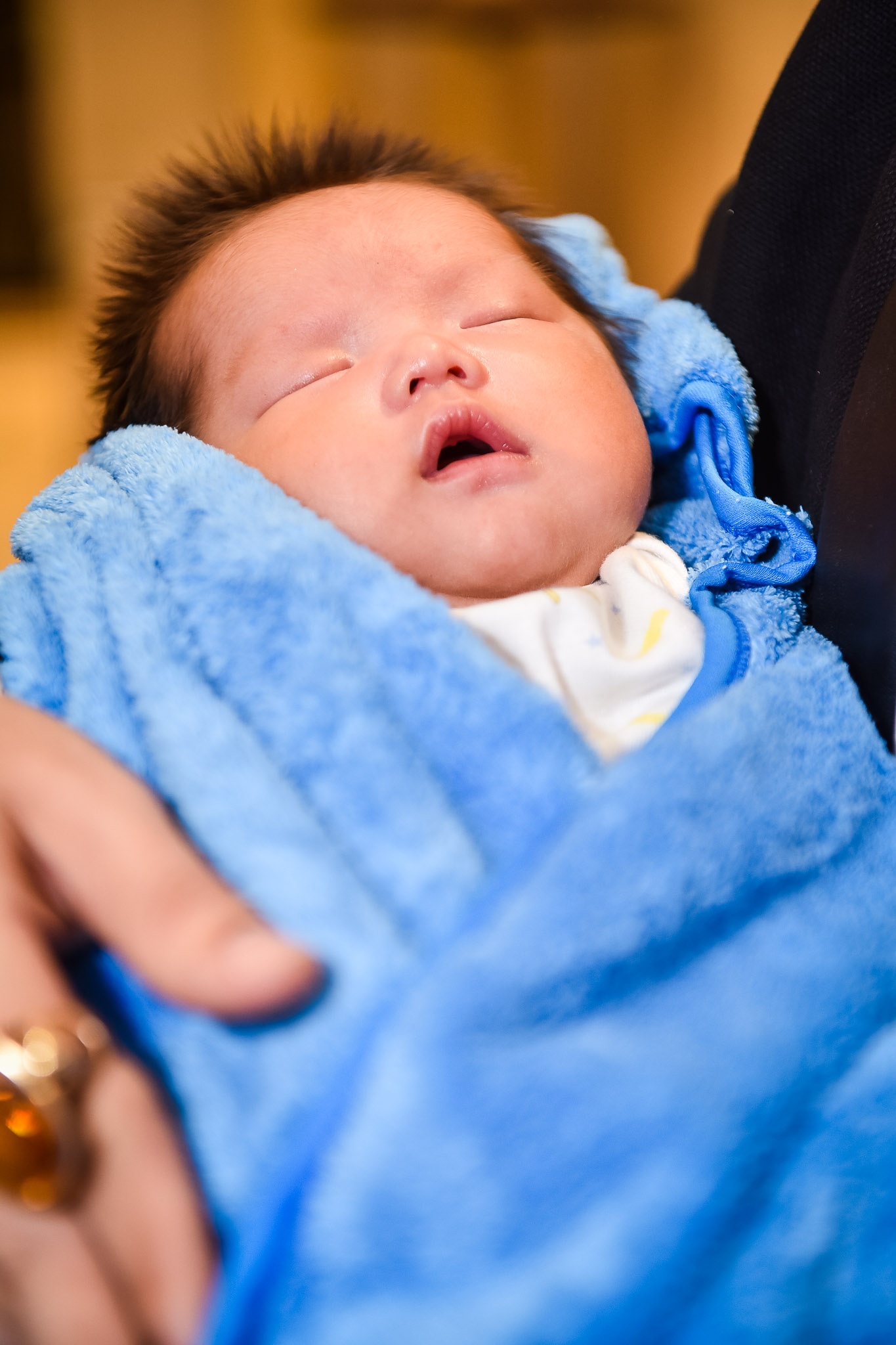 Phi Thanh Van lam day thang cho con trai anh 4