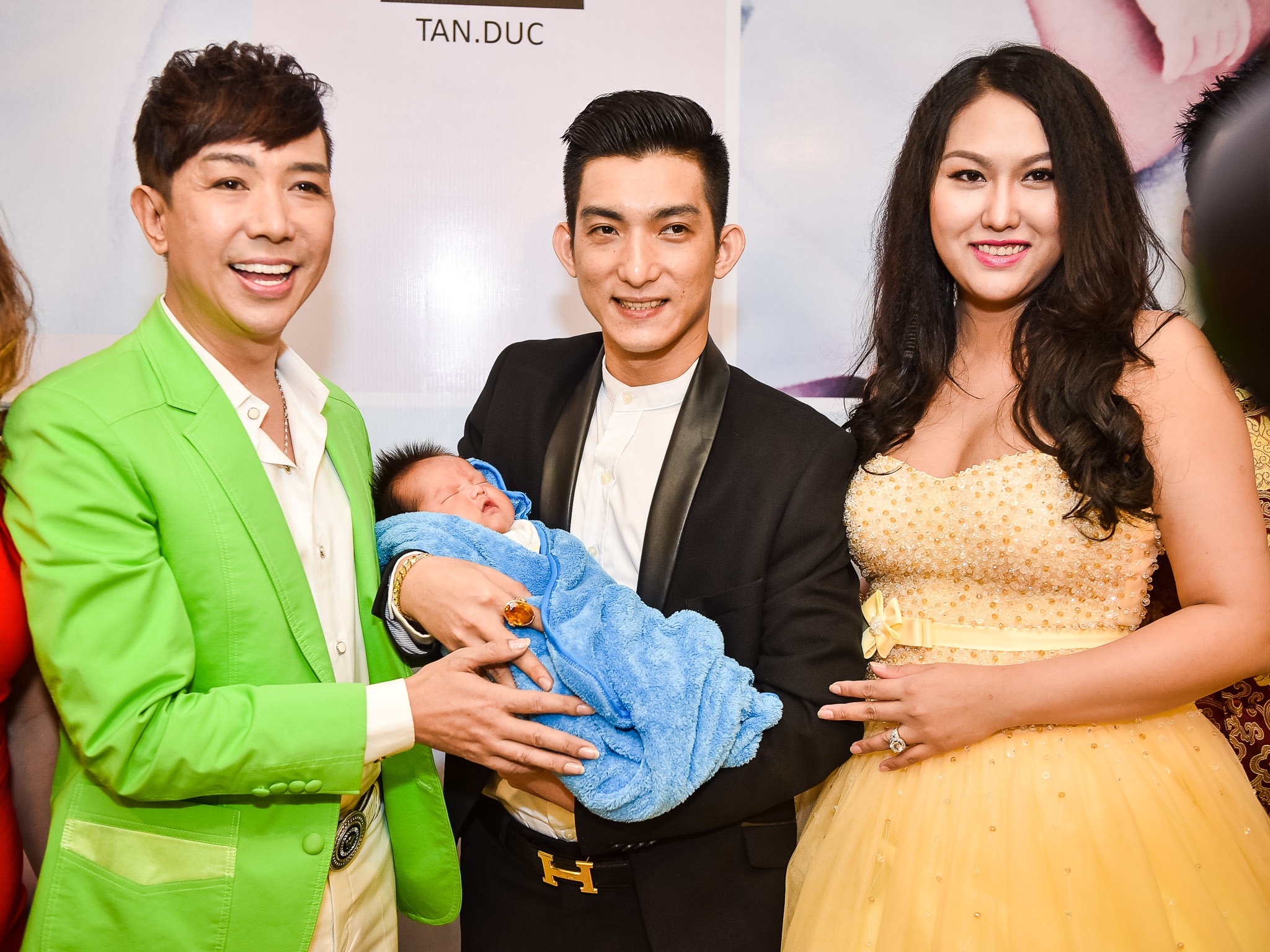 Phi Thanh Van lam day thang cho con trai anh 6