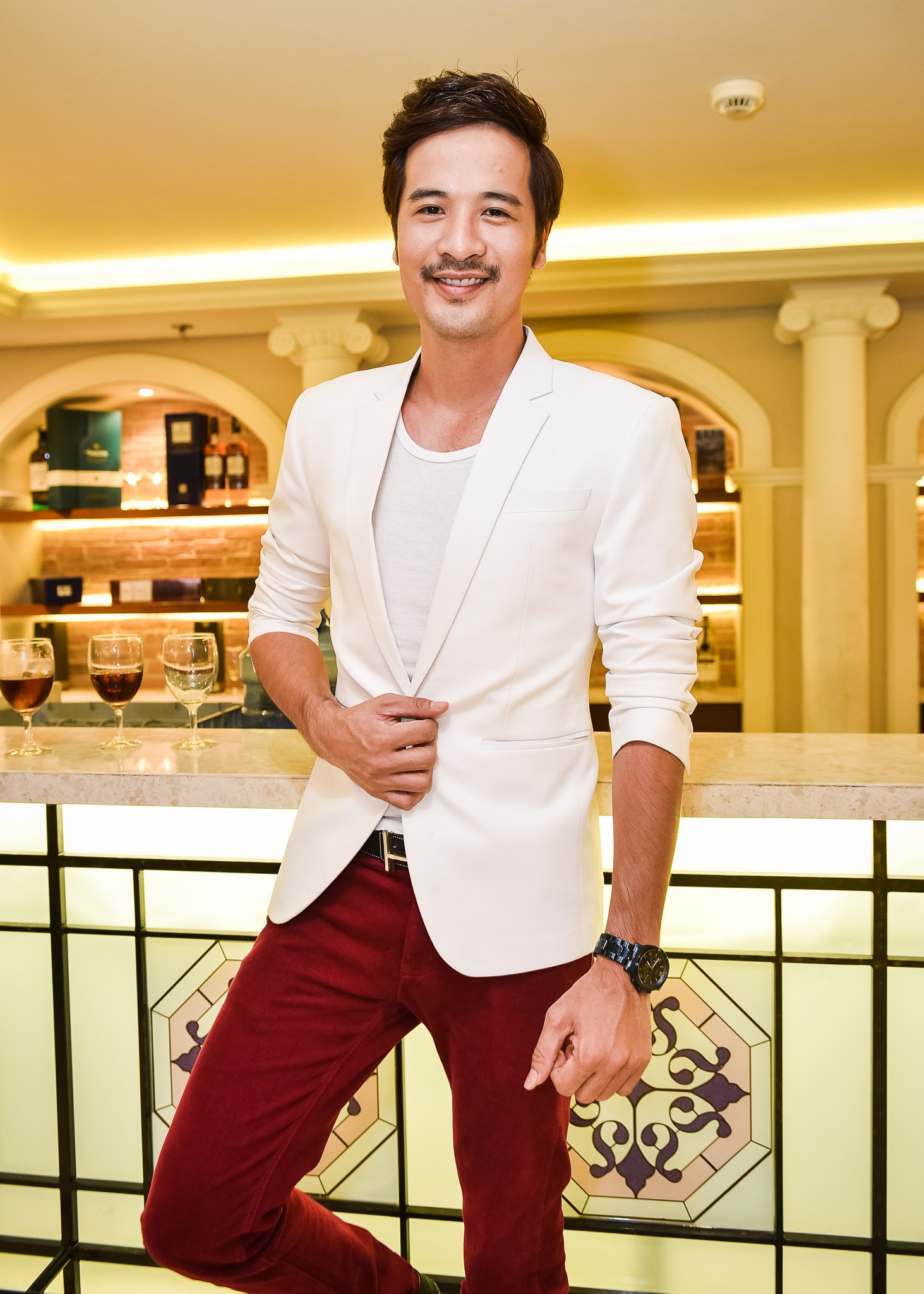 Phi Thanh Van lam day thang cho con trai anh 8