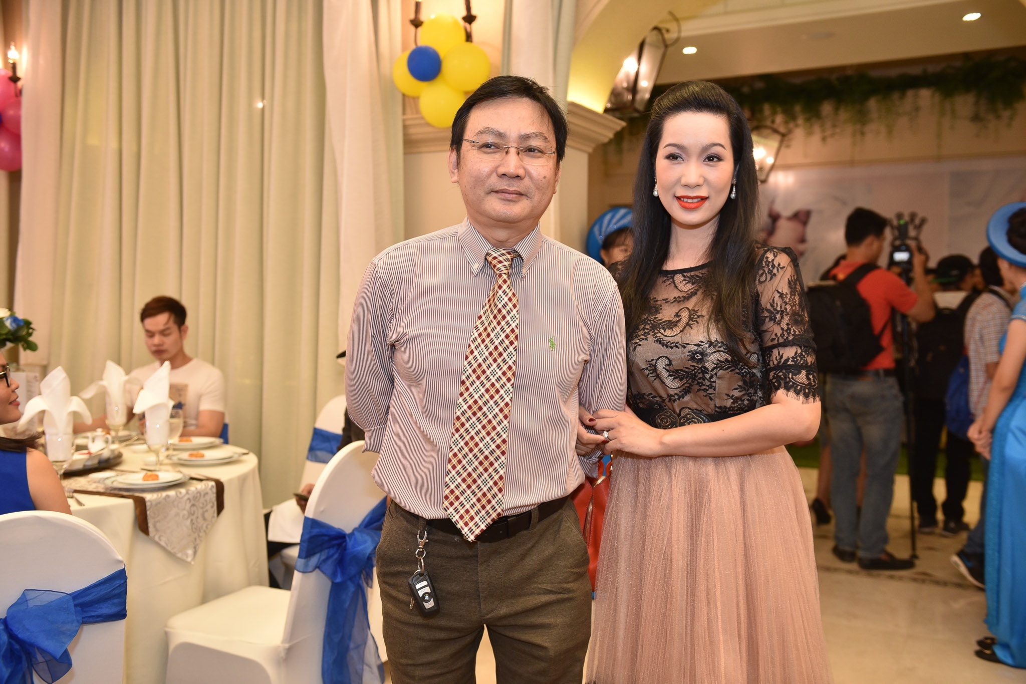 Phi Thanh Van lam day thang cho con trai anh 9