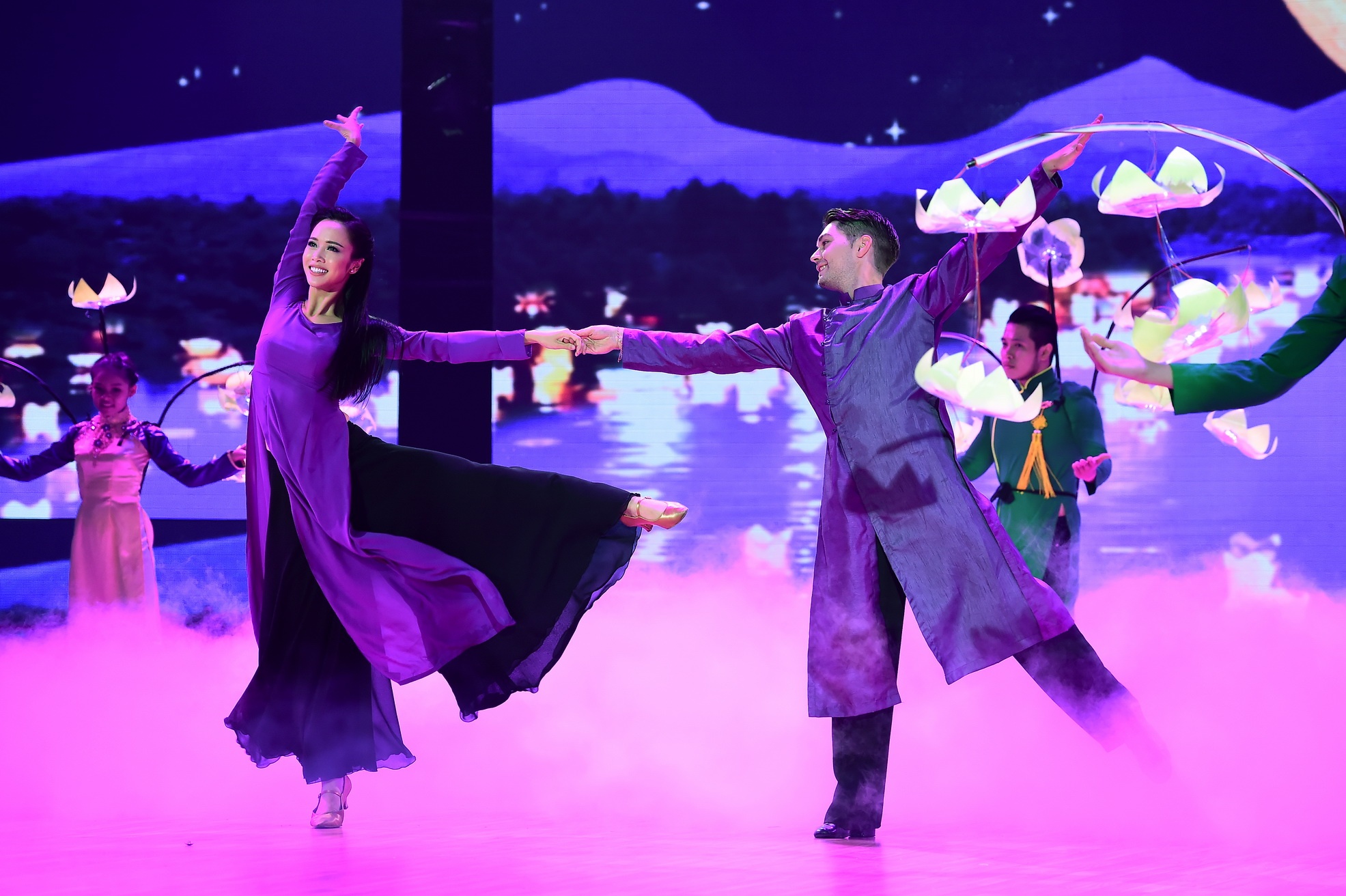 Khanh Thi khoc vi thi sinh duoc it binh chon anh 6