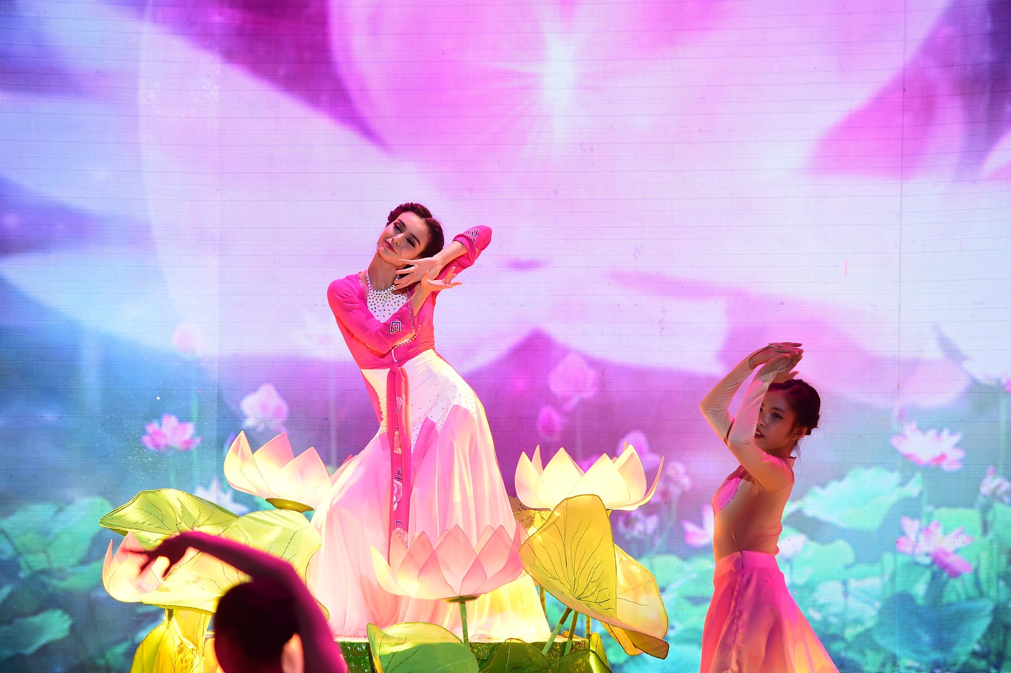 Khanh Thi khoc vi thi sinh duoc it binh chon anh 7