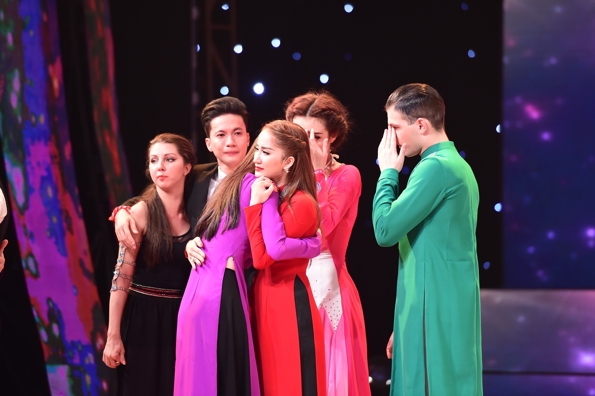 Khanh Thi khoc vi thi sinh duoc it binh chon anh 12