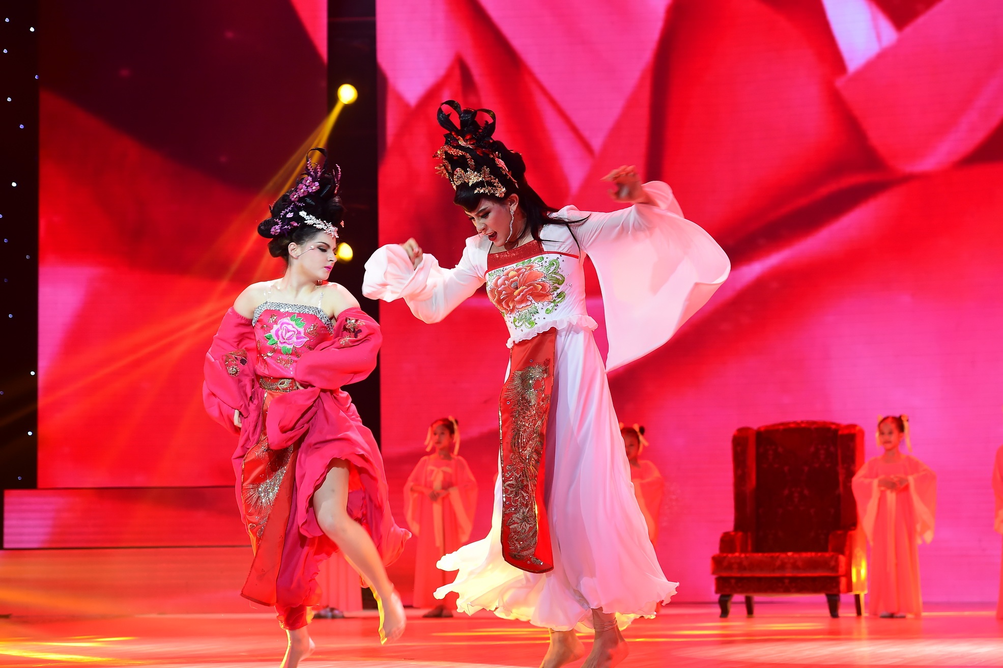 Khanh Thi khoc vi thi sinh duoc it binh chon anh 1