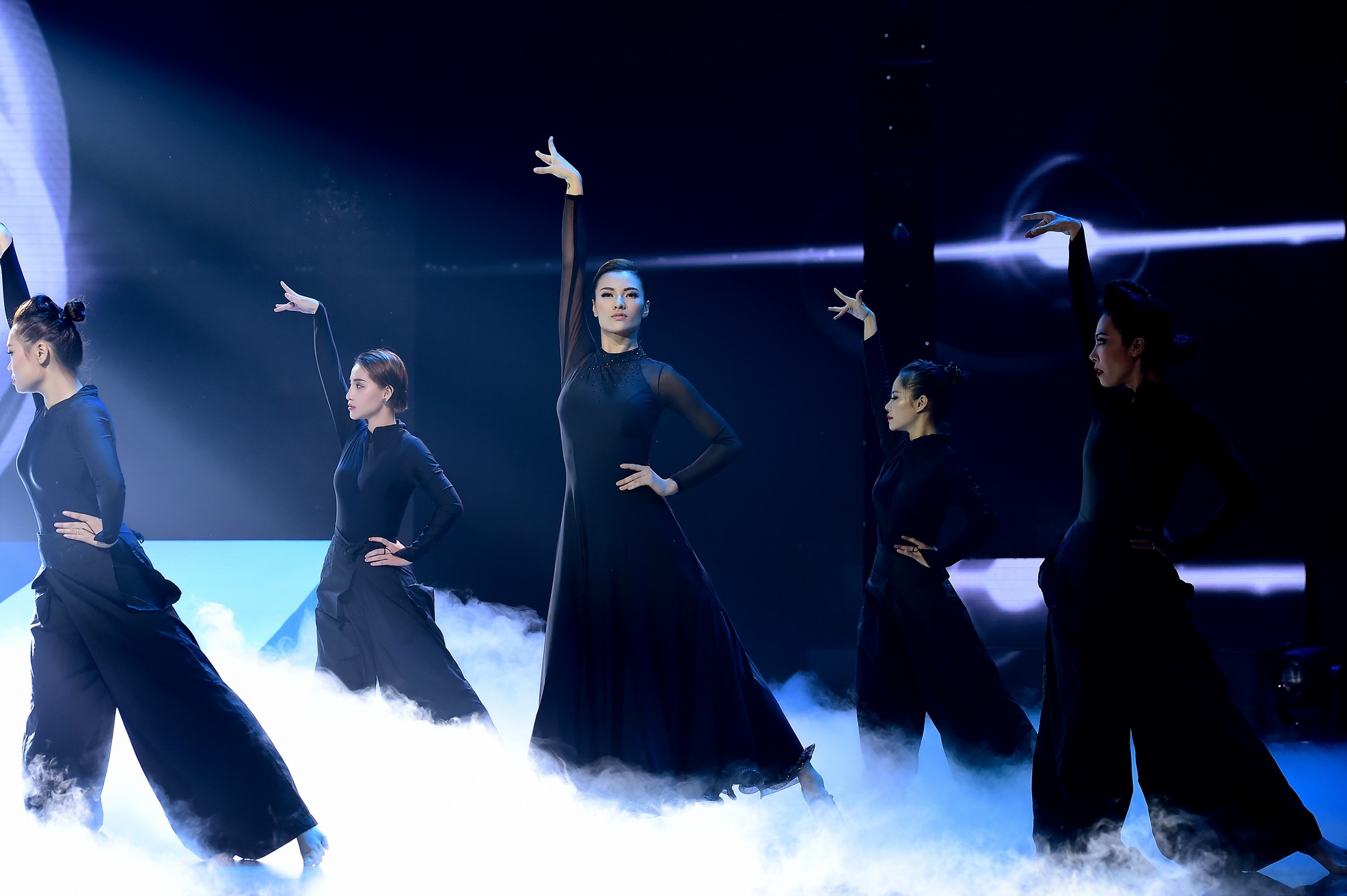 Khanh Thi khoc vi thi sinh duoc it binh chon anh 2