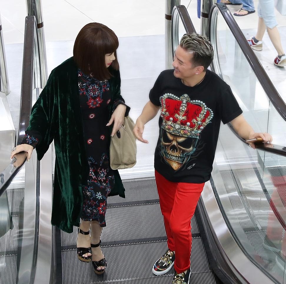 Dam Vinh Hung va Y Lan di xem phim anh 3