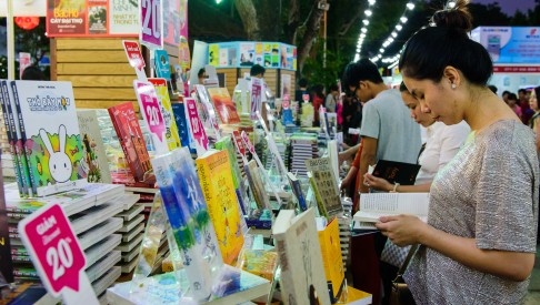 Hoi sach TP HCM 2016 thu hut gioi tre hinh anh