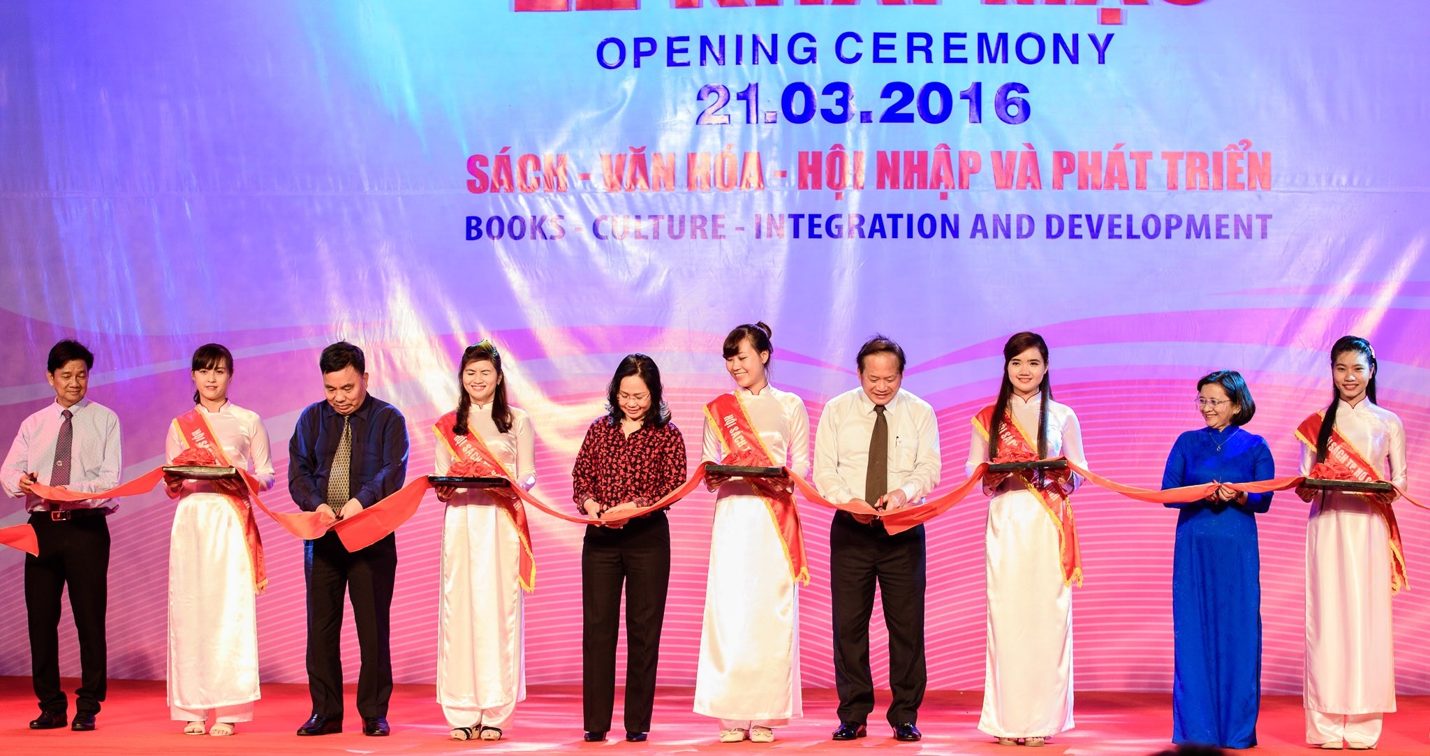 Khai mac hoi sach TP HCM 2016 hinh anh