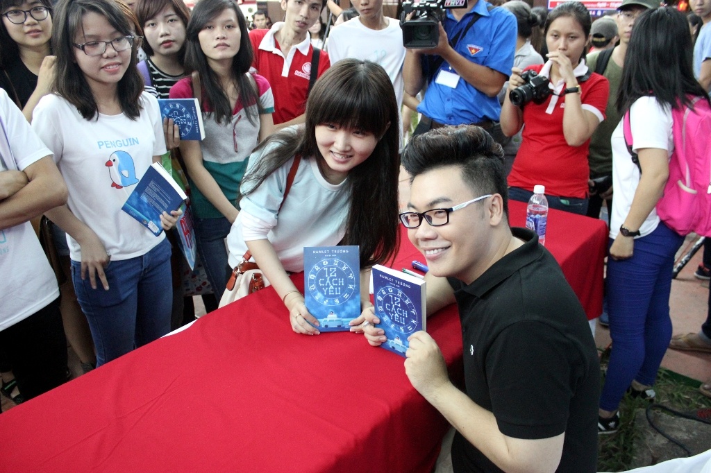 Hamlet Trương ra mắt sách ảnh 1 Hamlet Truong ra mat sach anh 1