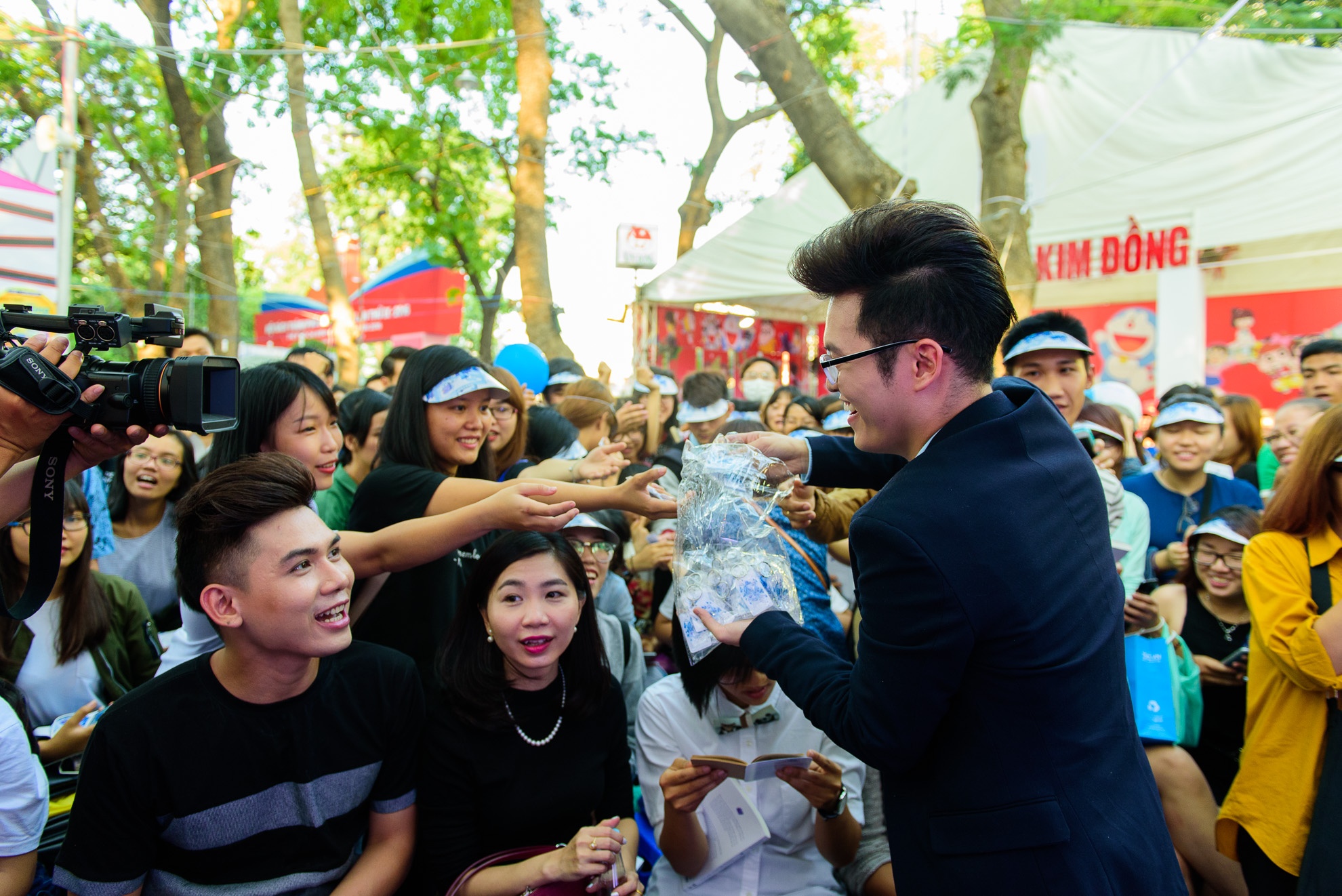 Anh Khang ra mat Thuong may cung la nguoi dung anh 2