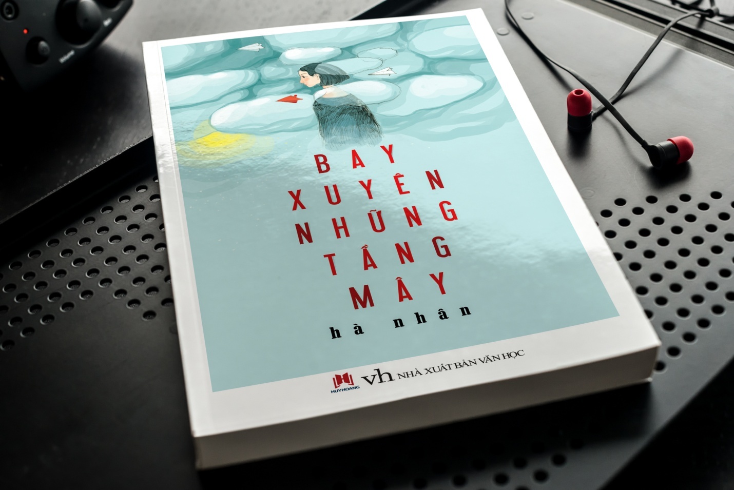 Ba tập sách của Hà Nhân ảnh 2 Ba tap sach cua Ha Nhan anh 2