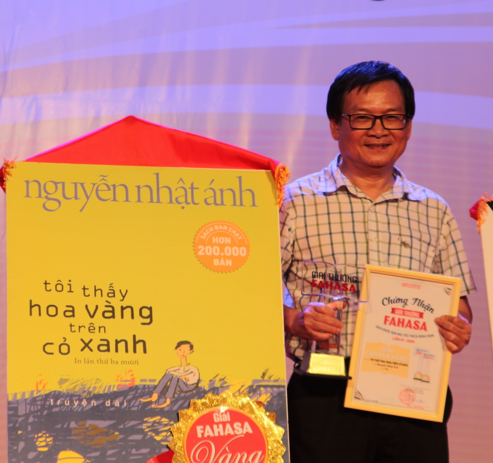 Nguyen Nhat Anh boi thu giai thuong anh 1