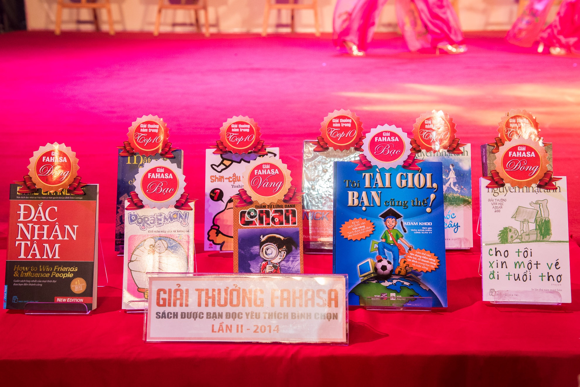 Nguyễn Nhật Ánh bội thu giải thưởng ảnh 2 Nguyen Nhat Anh boi thu giai thuong anh 2