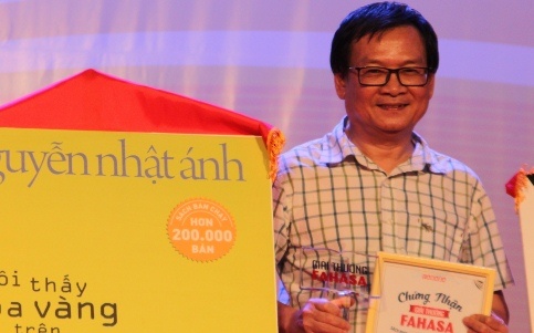Nha van Nguyen Nhat Anh boi thu giai thuong hinh anh