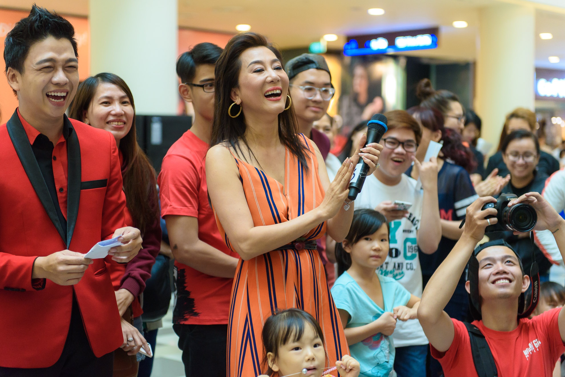 MC Ky Duyen lan dau hop fan o Viet Nam anh 4