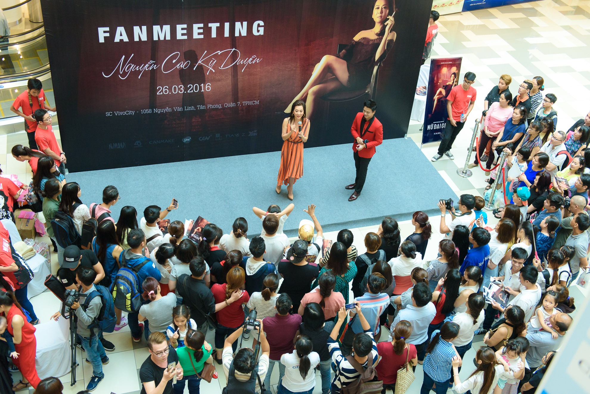 MC Ky Duyen lan dau hop fan o Viet Nam anh 3