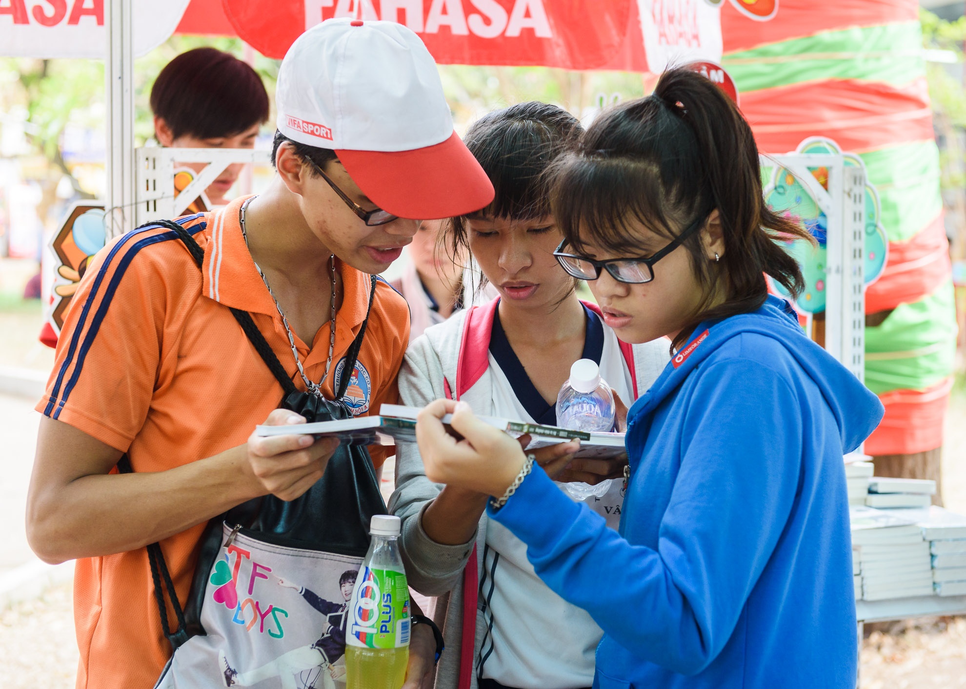 Hoi sach TP HCM 2016 giam gia soc anh 3