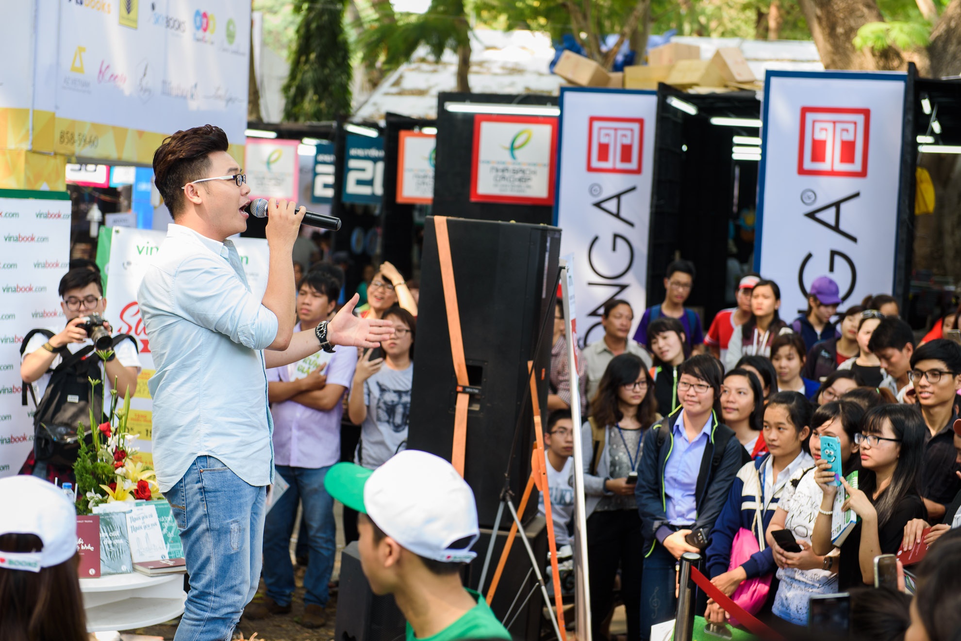 Hoi sach TP HCM 2016 giam gia soc anh 4