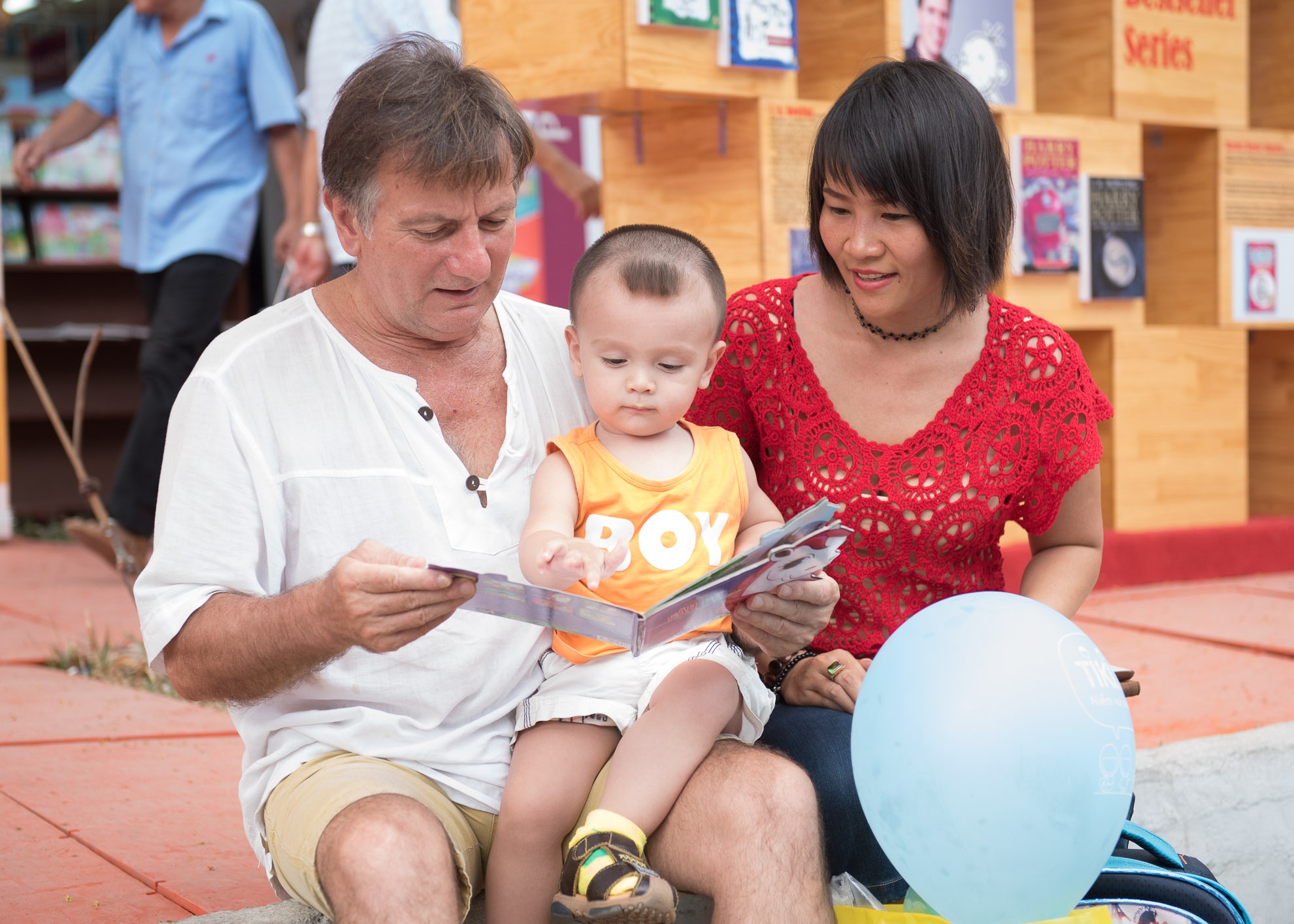 Hoi sach TP HCM 2016 giam gia soc anh 2