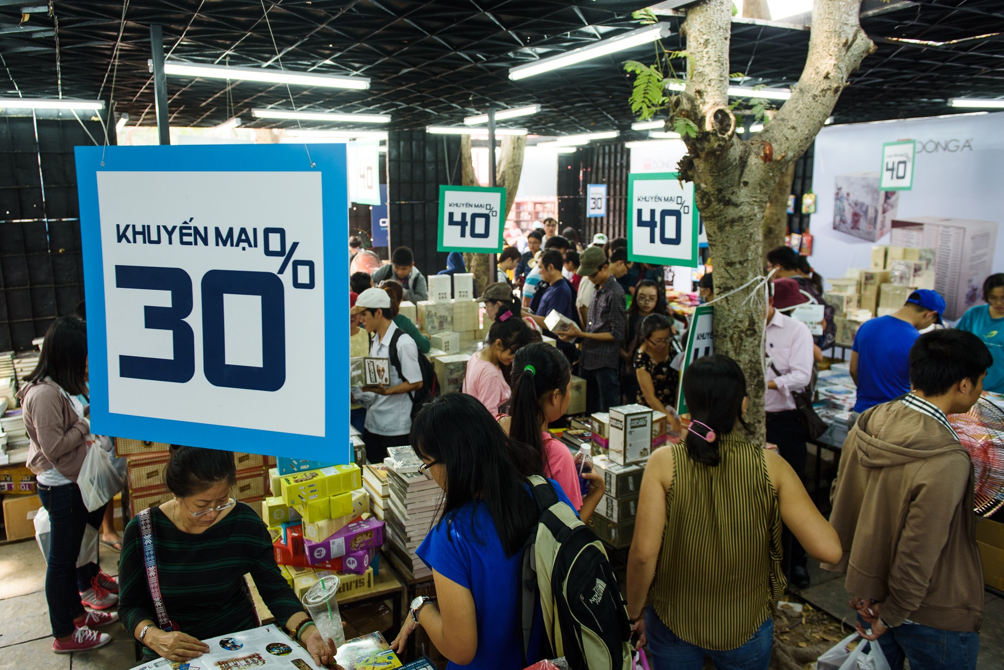 Hoi sach TP HCM 2016 giam gia soc anh 5