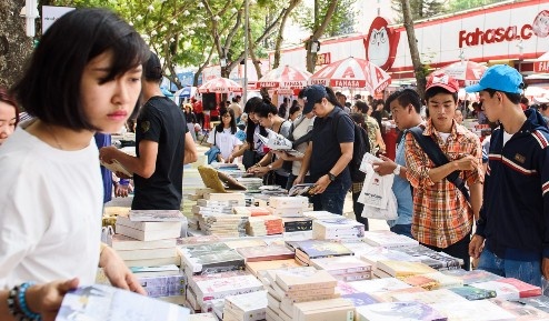 Hoi sach TP HCM 2016 thu 50 ty dong sau 7 ngay hinh anh