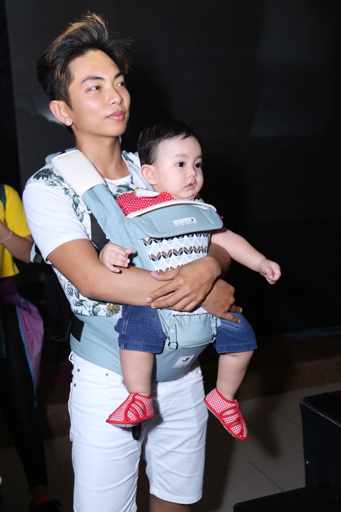 Khánh Thi đưa con trai đi tổng duyệt ảnh 1 Khanh Thi dua con trai di tong duyet anh 1