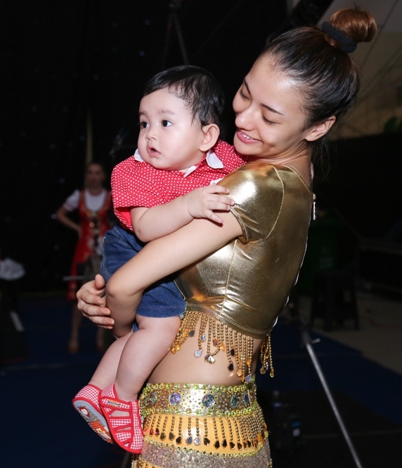 Khánh Thi đưa con trai đi tổng duyệt ảnh 6 Khanh Thi dua con trai di tong duyet anh 6