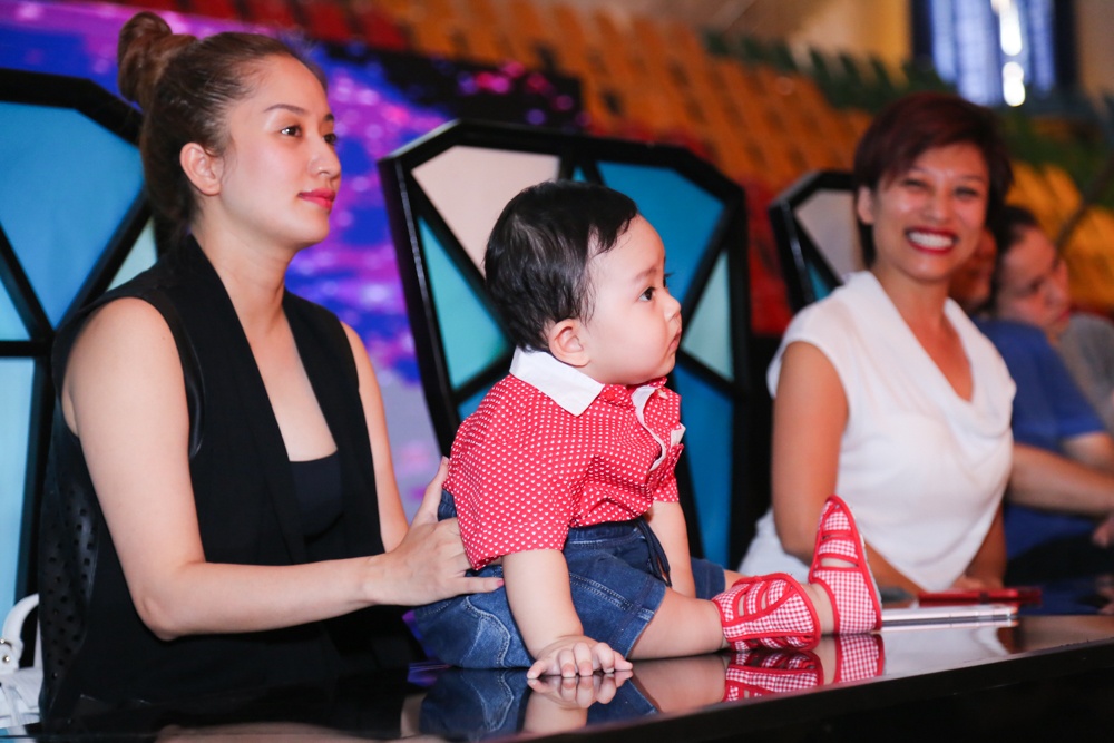 Khánh Thi đưa con trai đi tổng duyệt ảnh 4 Khanh Thi dua con trai di tong duyet anh 4