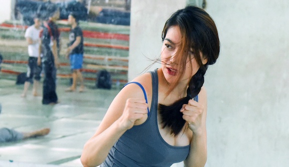 Truong Ngoc Anh tap vo hang say voi dan trai dep hinh anh