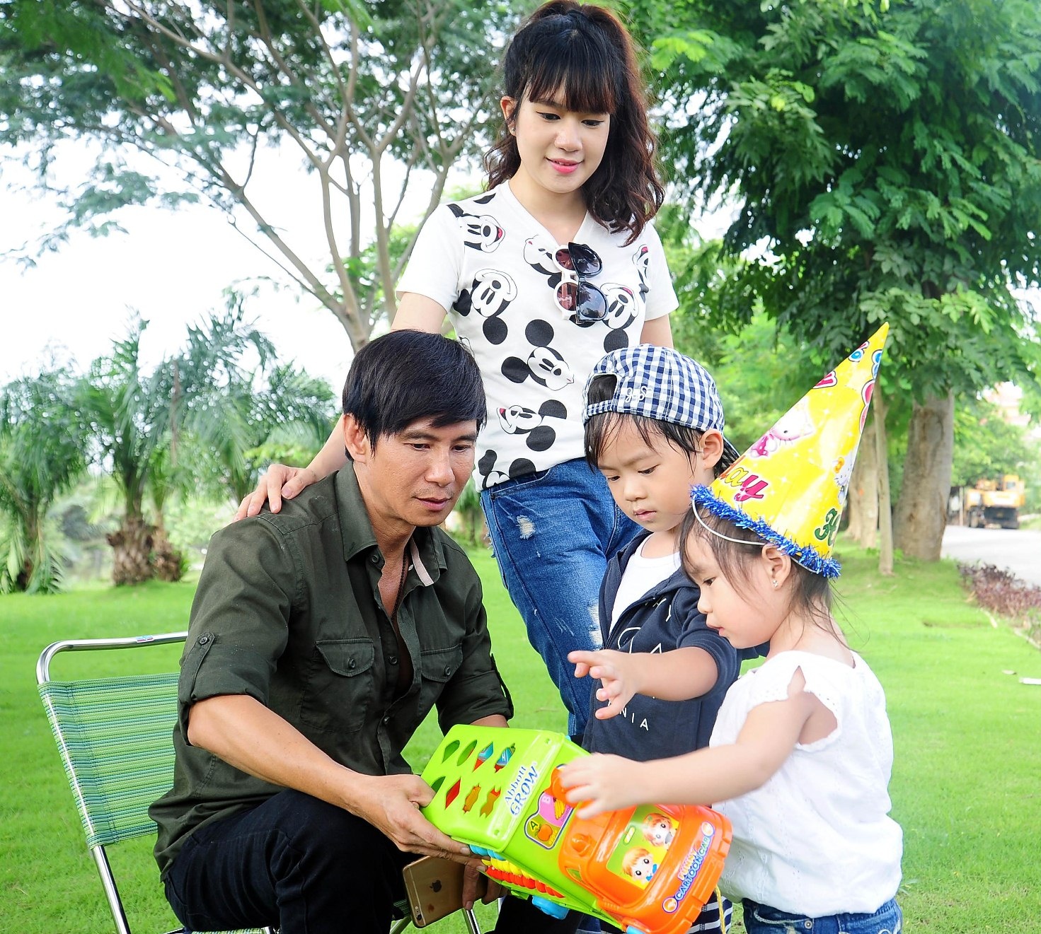 Con trai Ly Hai dong Lat mat 2 anh 1