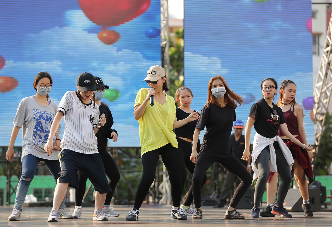 Truong Ngoc Anh bi chan thuong anh 7